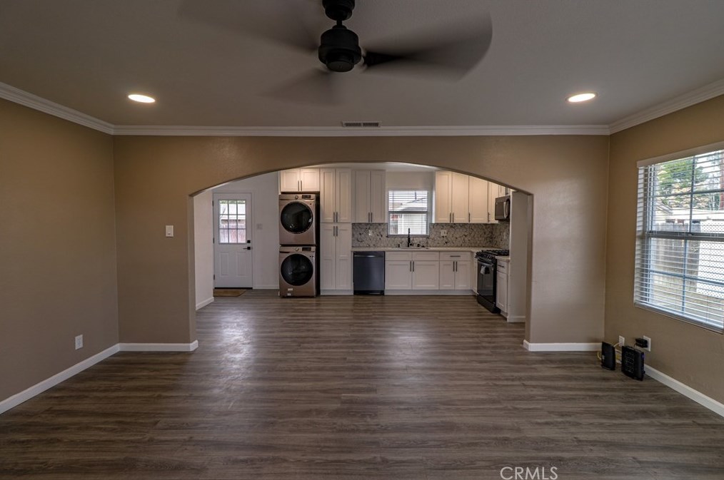 135 Palm Ave, Hemet, CA 92543-4037