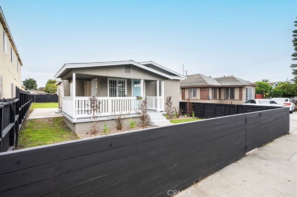 10608 Hickory St, Los Angeles, CA 90002-3746