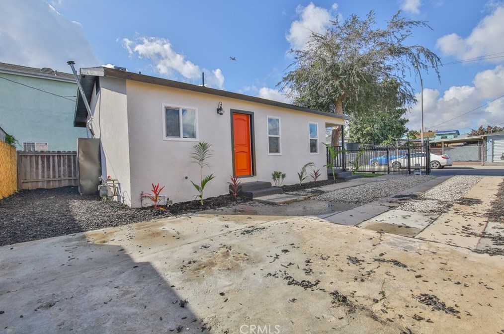8334 Bell Ave, Los Angeles CA  90001-4021 exterior