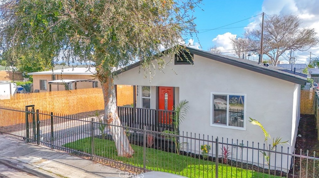 8334 Bell Ave, Los Angeles CA  90001-4021 exterior