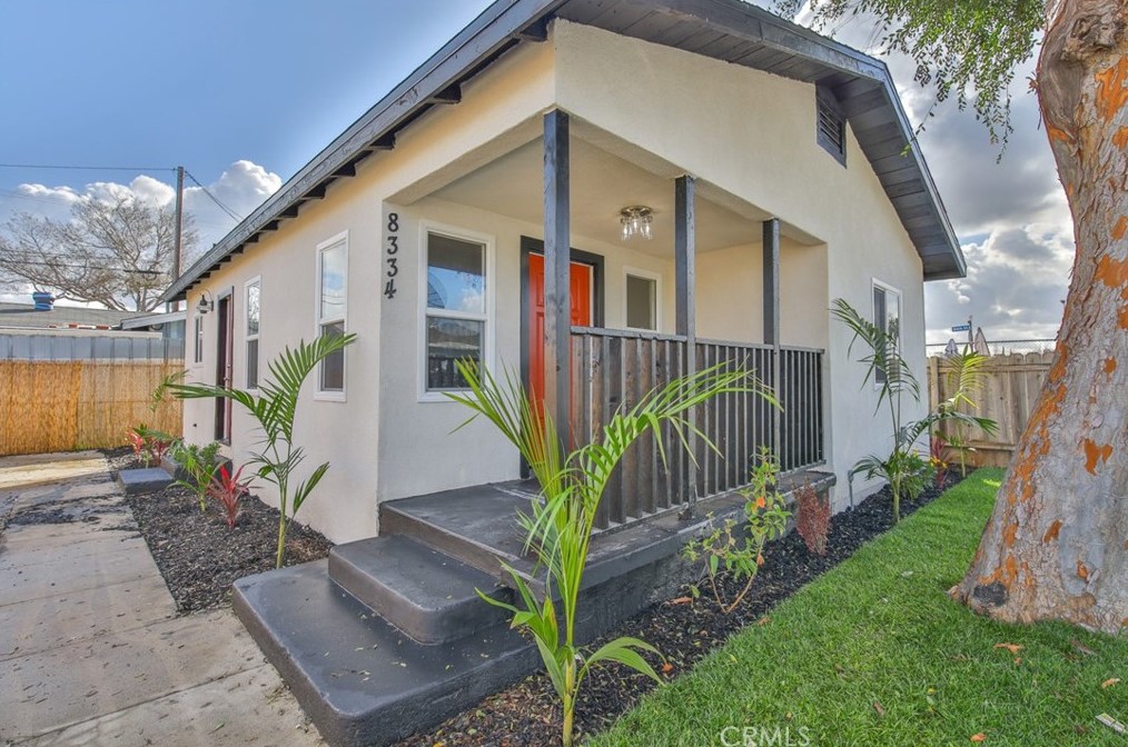 8334 Bell Ave, Los Angeles CA  90001-4021 exterior