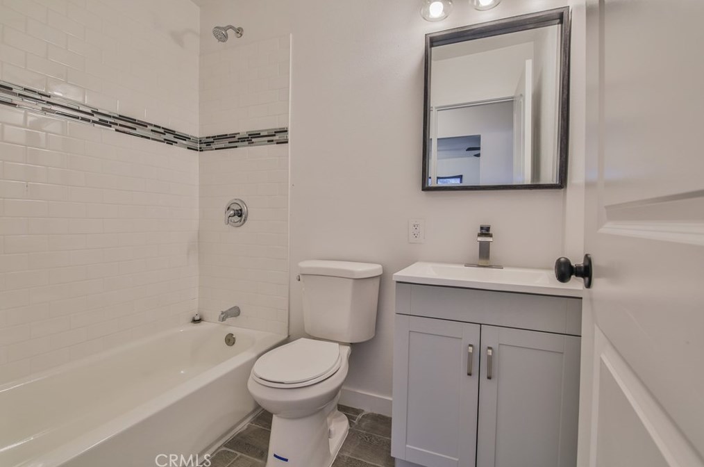 8334 Bell Ave, Los Angeles CA  90001-4021 exterior