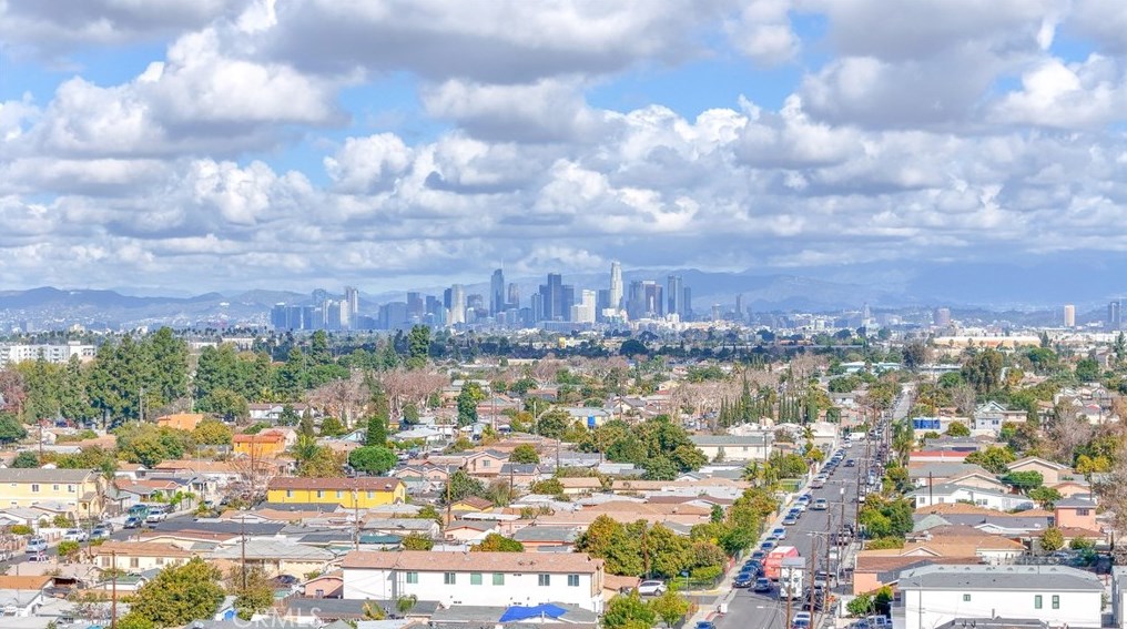 8334 Bell Ave, Los Angeles CA  90001-4021 exterior
