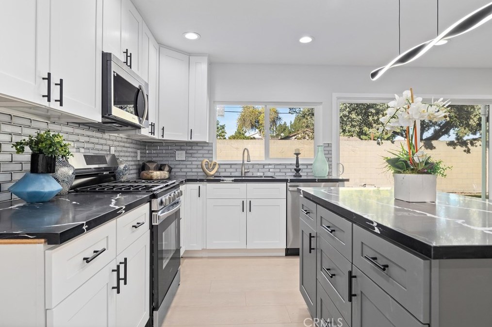 11441 Gonsalves St, Artesia CA  90703-6761 exterior