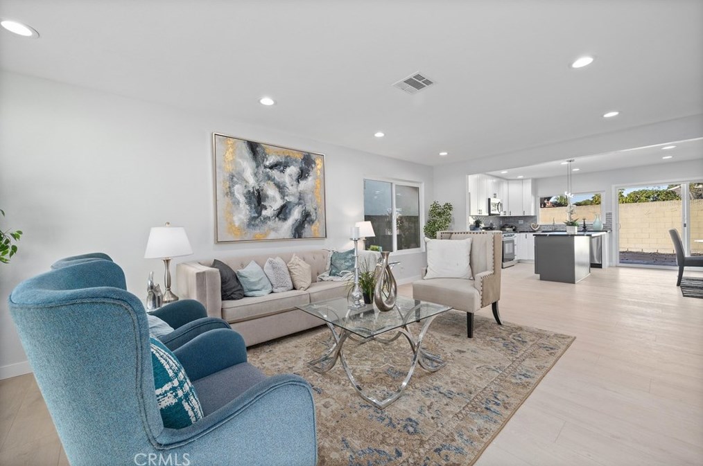 11441 Gonsalves St, Artesia CA  90703-6761 exterior