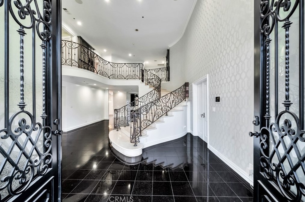 195 Flowerfield Ln, La Habra, CA 90631
