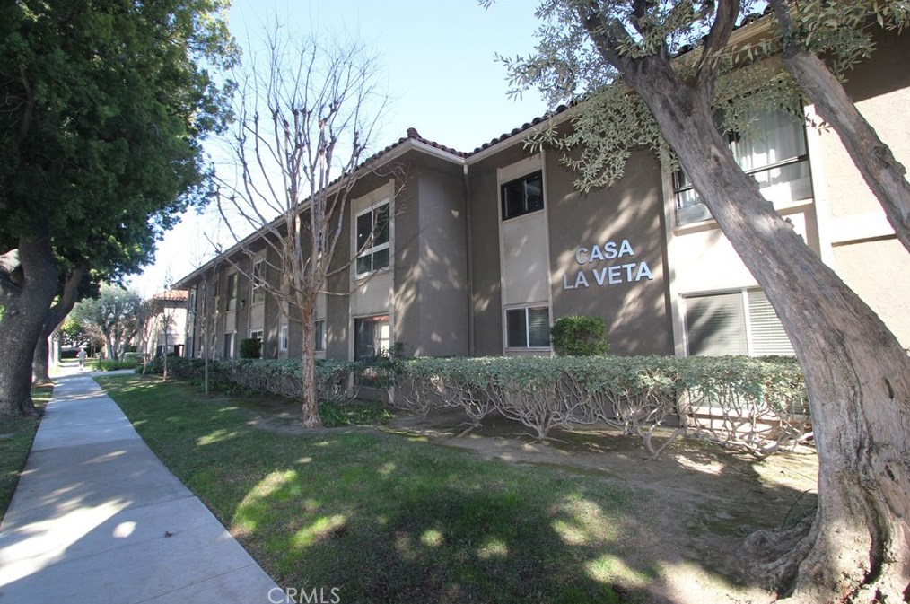 555 S La Veta Park Cir #135, Orange, CA 92868