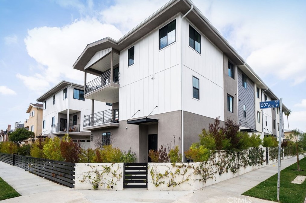 1501 207th St, Torrance, CA 90501-1912