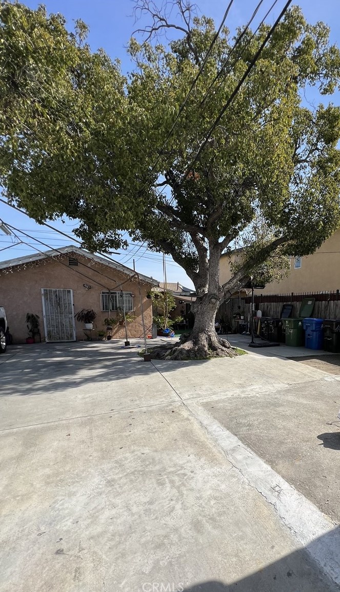 11214 Main St, Los Angeles CA  90061-1919 exterior
