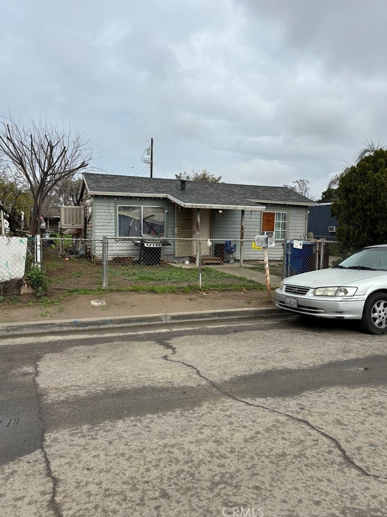 914 Curtis Dr, Bakersfield, CA 93307-3904