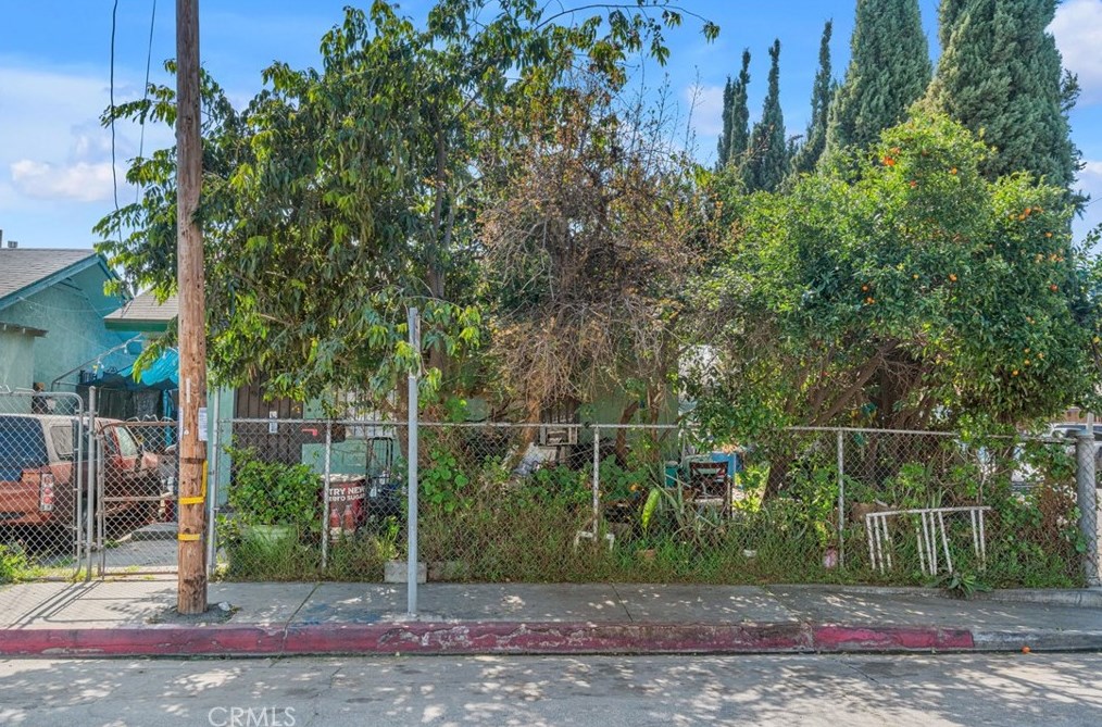 1560 60th St, Los Angeles CA  90001-1340 exterior