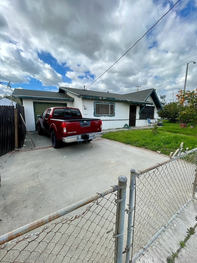 1305 S Thomas St, Pomona, CA 91766