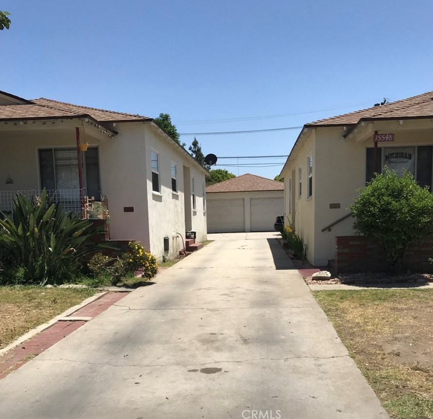 15544 Colorado Ave, Paramount CA  90723-4209 exterior