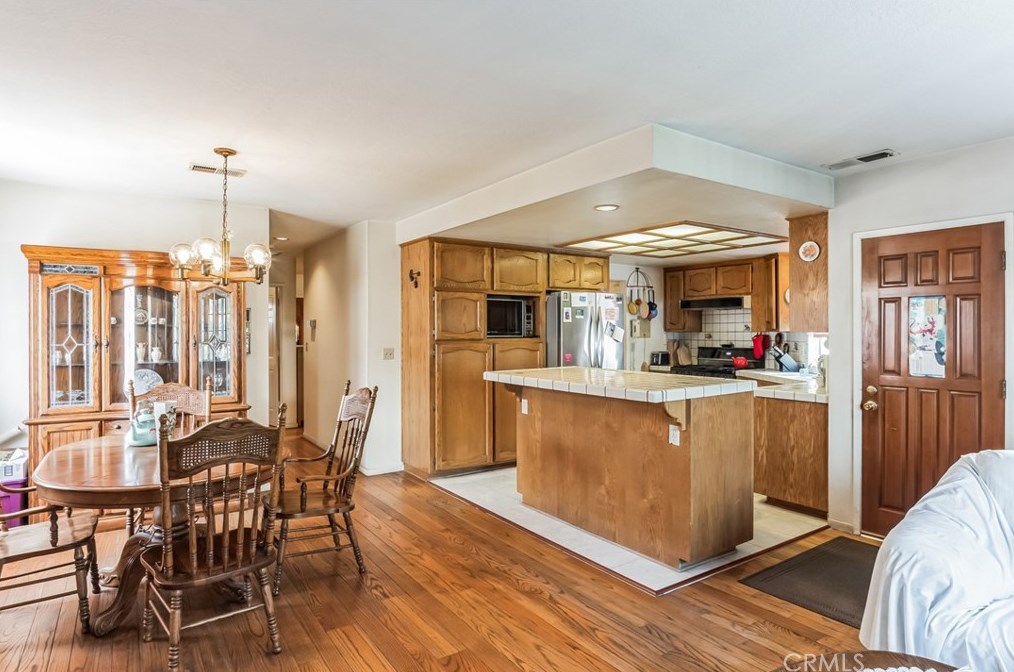9107 Hegel St, Bellflower, CA 90706-4217