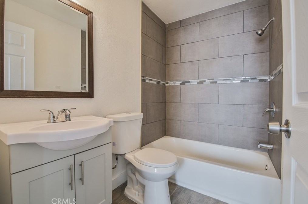 1124 84 Pl, Los Angeles CA  90001-3722 exterior