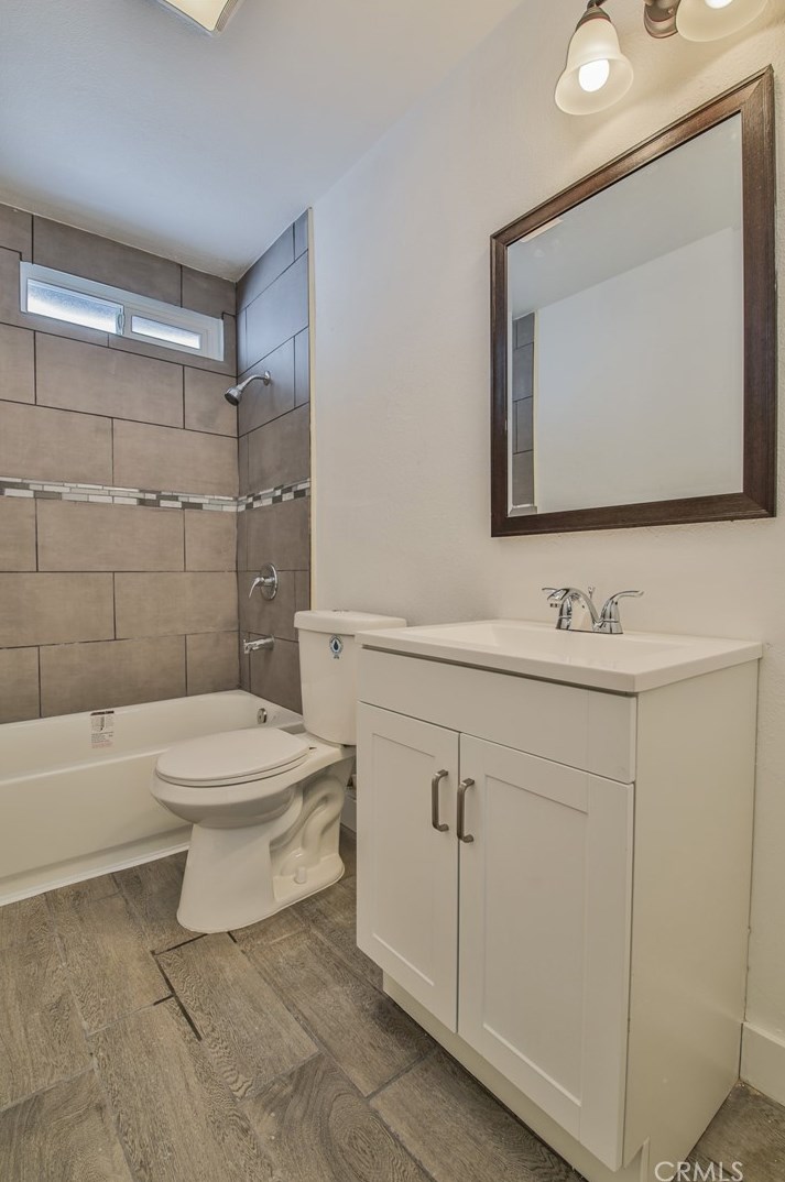1124 84 Pl, Los Angeles CA  90001-3722 exterior