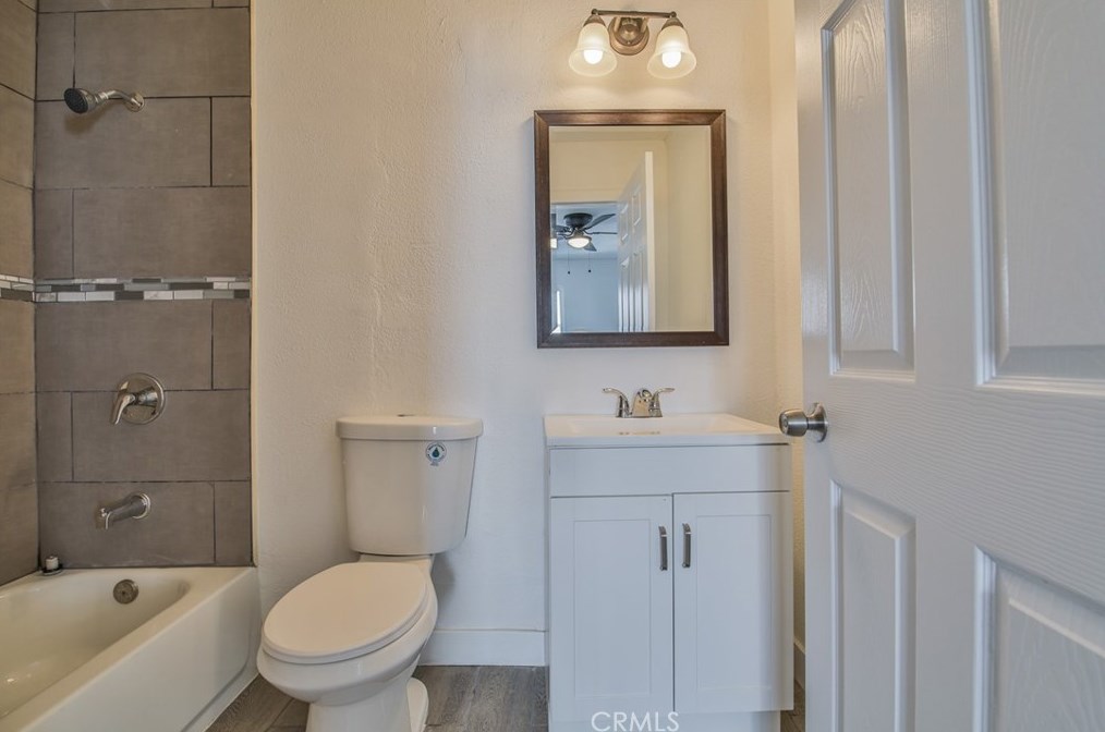 1124 84 Pl, Los Angeles CA  90001-3722 exterior
