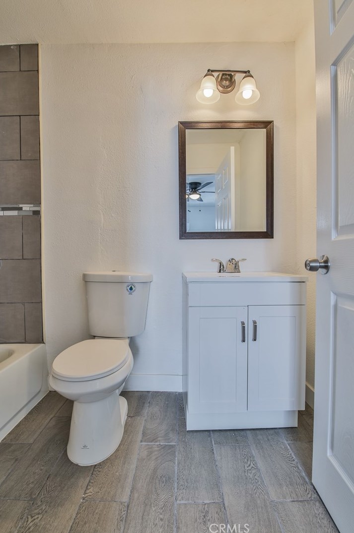 1124 84 Pl, Los Angeles CA  90001-3722 exterior
