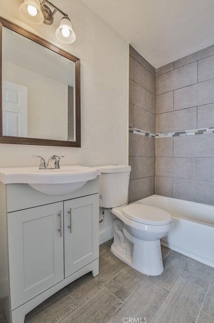 1124 84 Pl, Los Angeles CA  90001-3722 exterior