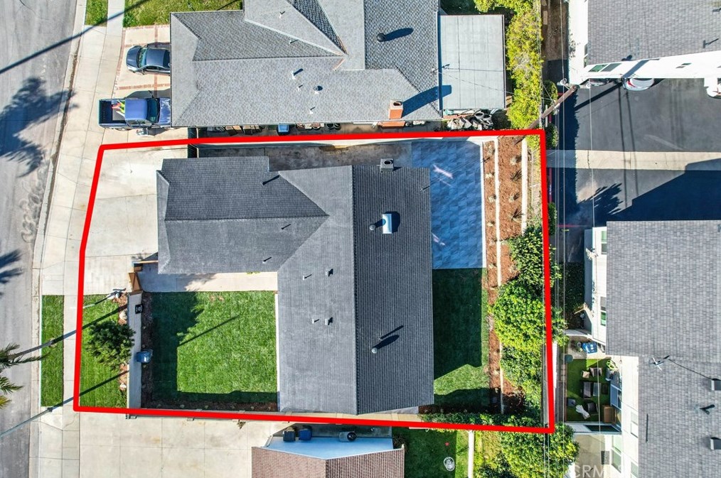 17662 Forest Ln, Huntington Beach CA  92647-7033 exterior