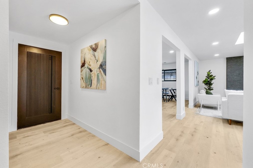 17662 Forest Ln, Huntington Beach CA  92647-7033 exterior