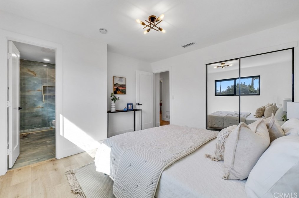 17662 Forest Ln, Huntington Beach CA  92647-7033 exterior