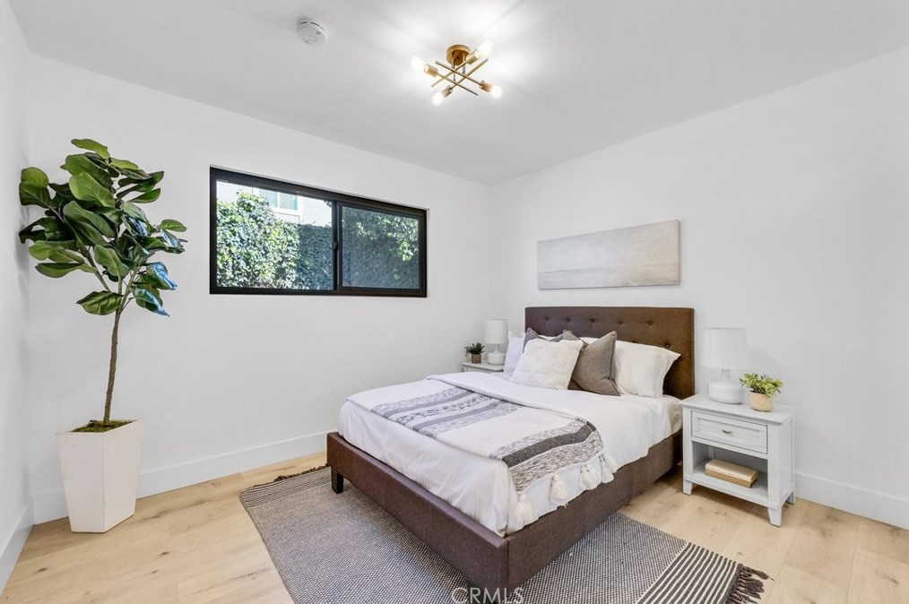 17662 Forest Ln, Huntington Beach CA  92647-7033 exterior
