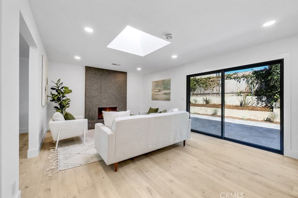 17662 Forest Ln, Huntington Beach CA  92647-7033 exterior