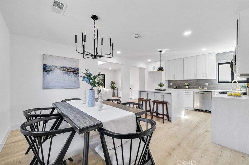 17662 Forest Ln, Huntington Beach CA  92647-7033 exterior
