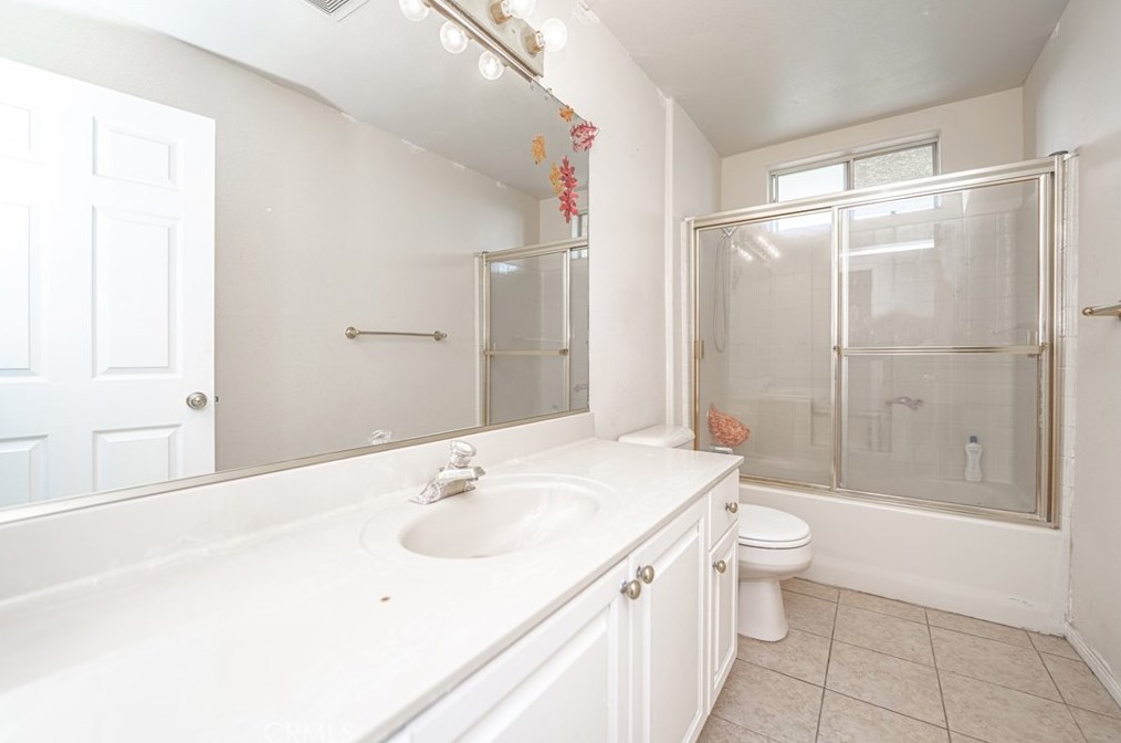 2027 Lemoyne St, Los Angeles CA  90026-1901 exterior