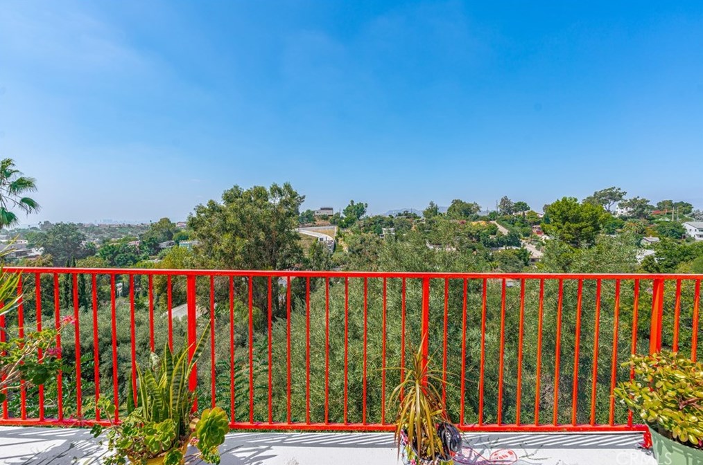 2027 Lemoyne St, Los Angeles CA  90026-1901 exterior