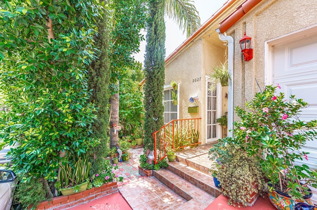 2027 Lemoyne St, Los Angeles CA  90026-1901 exterior