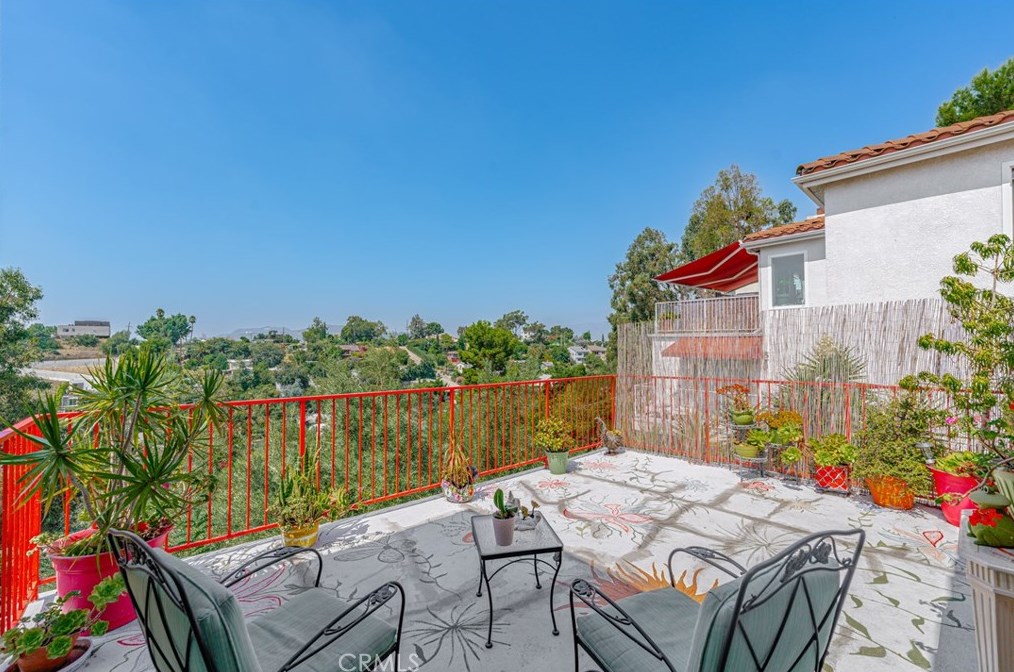 2027 Lemoyne St, Los Angeles CA  90026-1901 exterior
