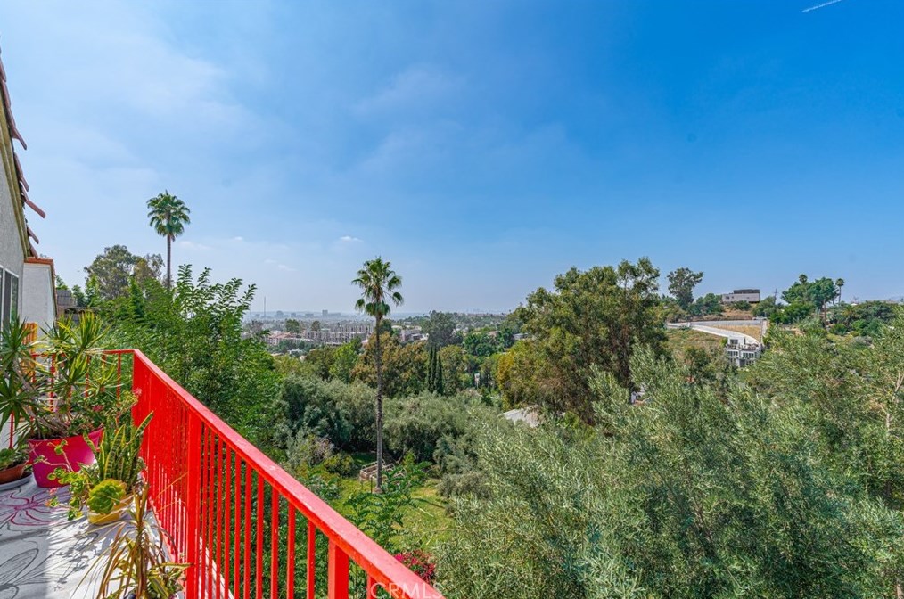 2027 Lemoyne St, Los Angeles CA  90026-1901 exterior
