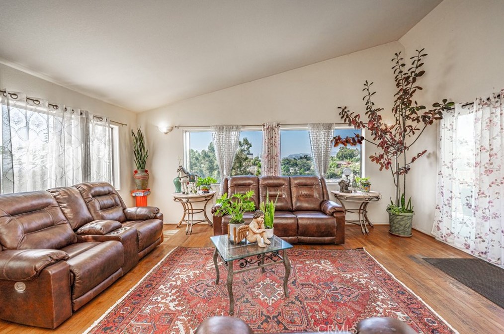 2027 Lemoyne St, Los Angeles CA  90026-1901 exterior