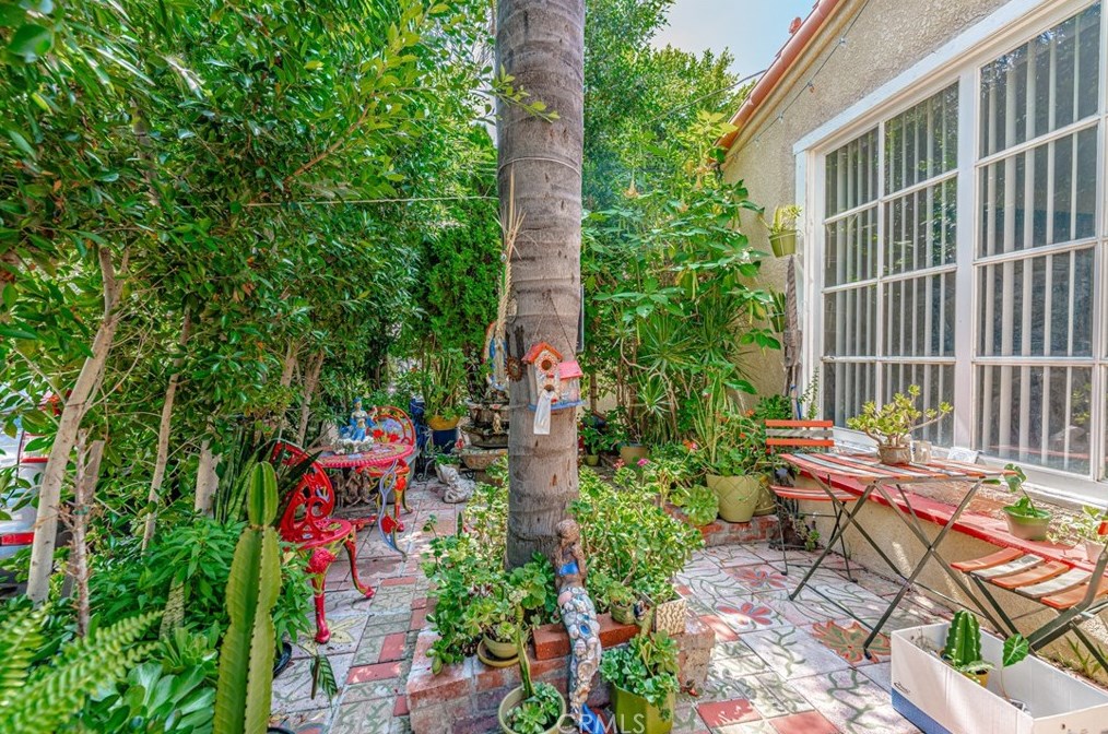 2027 Lemoyne St, Los Angeles CA  90026-1901 exterior