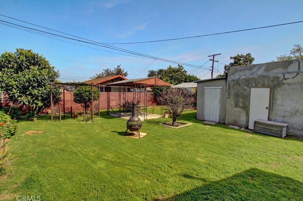 1721 68th St, Los Angeles CA  90001-2049 exterior