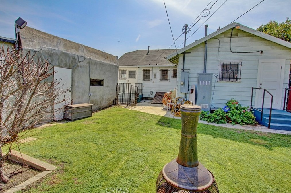 1721 68th St, Los Angeles CA  90001-2049 exterior