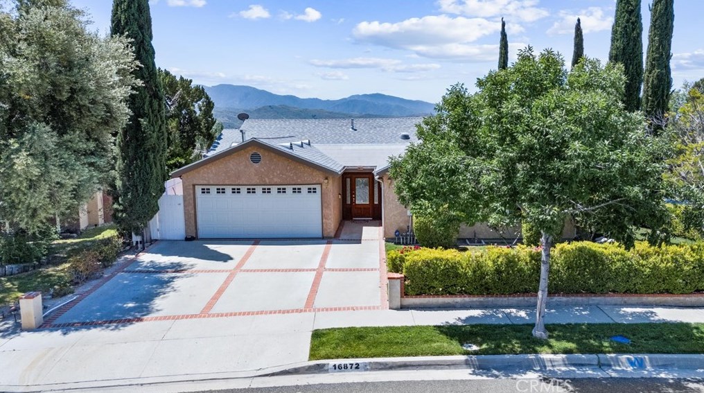 16872 Bainbury St, Santa Clarita, CA 91387-1705