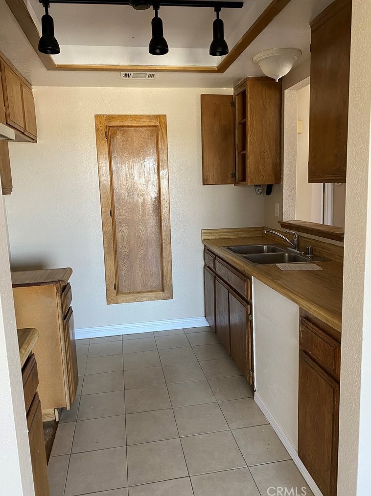 1061 May Ln, Barstow, CA 92311