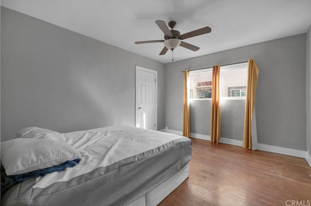 825 104th St, Los Angeles CA  90044-4407 exterior