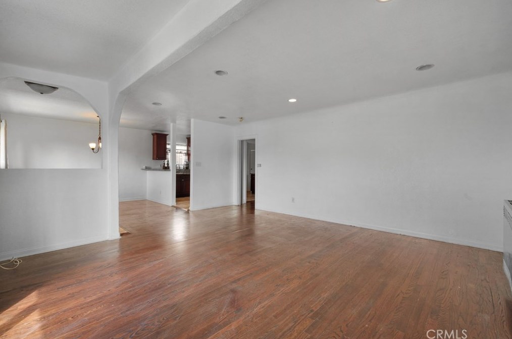 825 104th St, Los Angeles CA  90044-4407 exterior