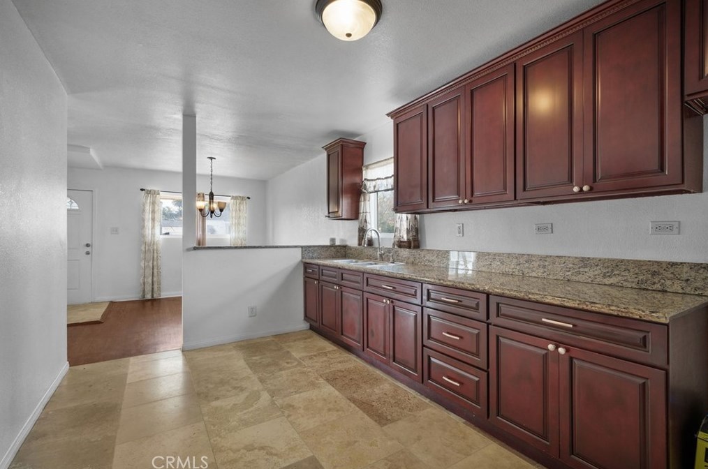 825 104th St, Los Angeles CA  90044-4407 exterior