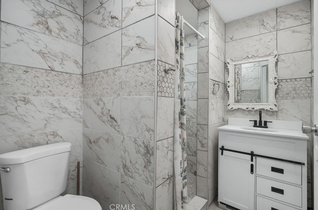 825 104th St, Los Angeles CA  90044-4407 exterior