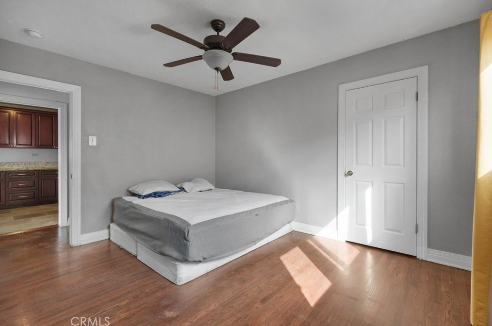 825 104th St, Los Angeles CA  90044-4407 exterior