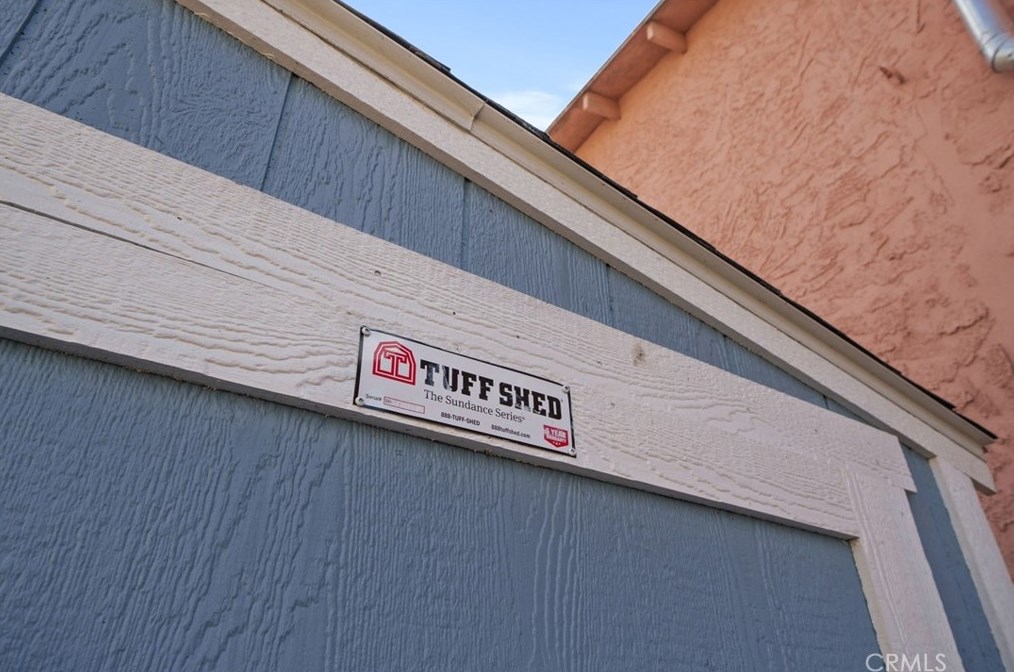 825 104th St, Los Angeles CA  90044-4407 exterior