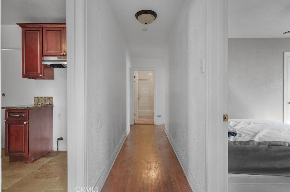 825 104th St, Los Angeles CA  90044-4407 exterior