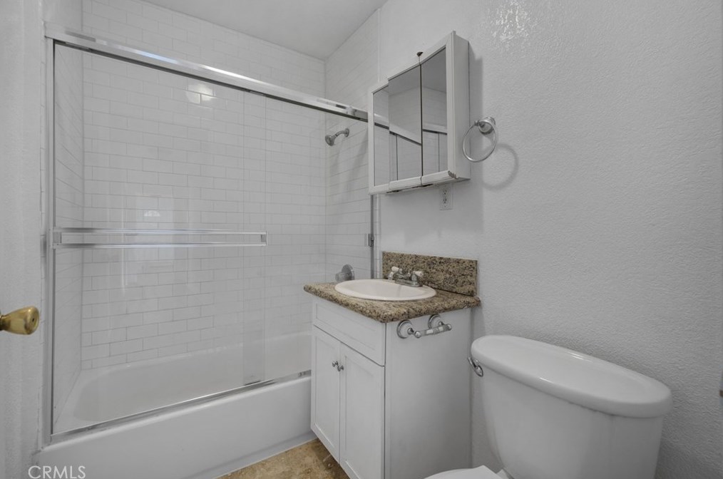 825 104th St, Los Angeles CA  90044-4407 exterior