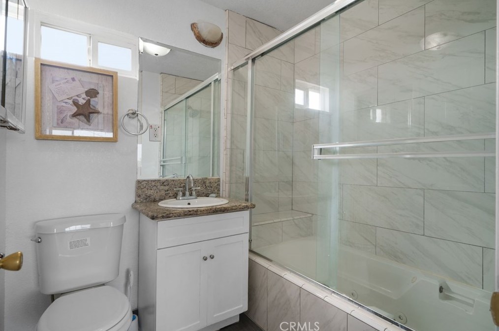 825 104th St, Los Angeles CA  90044-4407 exterior