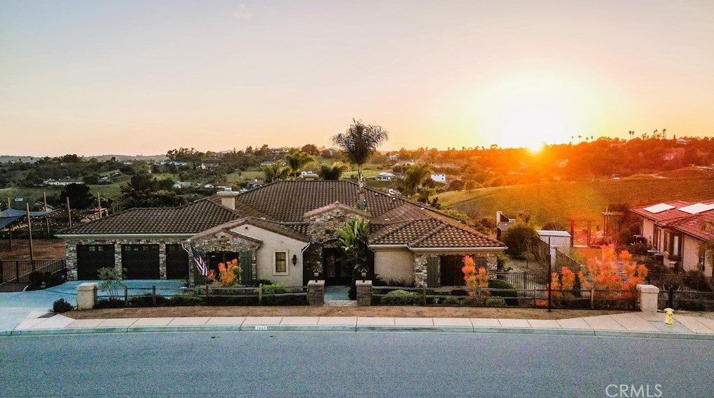 3863 Flowerwood Ln, Fallbrook, CA 92028-8058